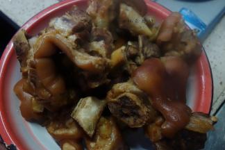 捞出切片摆盘即可