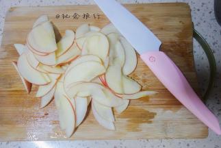 一个苹果可以切这么多 我这个苹果还是比较小的 需要你一点点的耐心