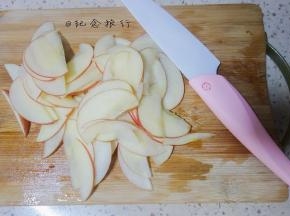 一个苹果可以切这么多 我这个苹果还是比较小的 需要你一点点的耐心