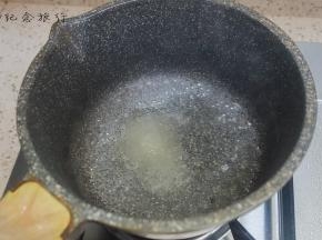 50g水+20g白砂糖+1小撮盐煮开