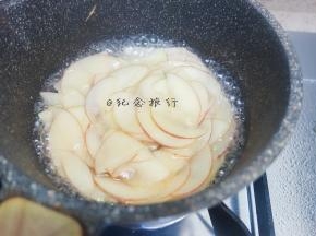 放入苹果片微开开后马上关火