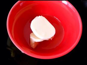 植物油和黄油隔热水融化