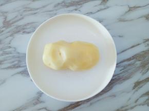 土豆去皮清洗干净