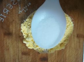 加上适量的食盐调味。。