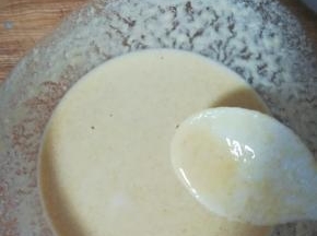6调成比较稀，流动的面糊。。