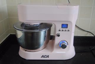 用厨师机开到7档大约8分钟即可打发