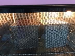 放入预热好的烤箱175度上下火下层烤40分钟左右
如果用三能吐司模具烤40分钟
如果用学厨吐司模具烤30分钟