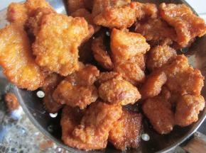 炸制成金黄色捞出。