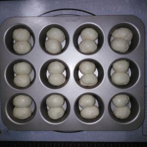 取学厨12连模，每2个放一个模孔里。