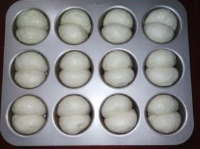 放入烤箱，放盘热水发酵至1.5倍大。