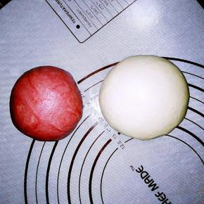 把2种面团分开密封发酵至2倍大。