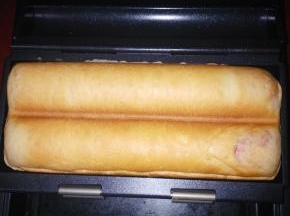 烤箱上下火160度预热，把模具放入预热好的烤箱烤40分钟即可取出，并脱模至自然冷却手温，密封保存。