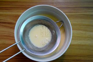 过滤一下更细腻，挞水就做好了