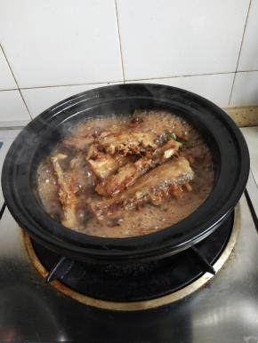 加入适量水烧开