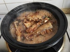 加入适量水烧开