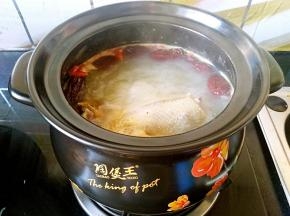 一小时之后加入少许盐调味即可。