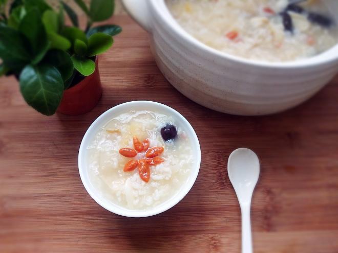 银耳百合红枣粥