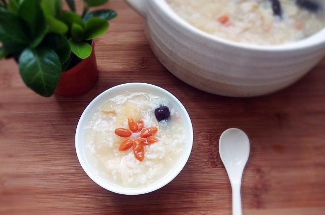 银耳百合红枣粥