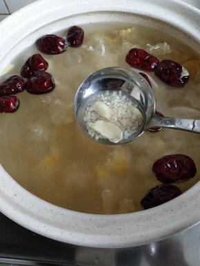 放入少量的大米