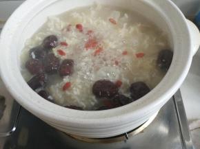 大火煮开后再小火慢煮四十分钟