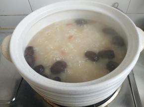 煮好的粥很粘稠很润口