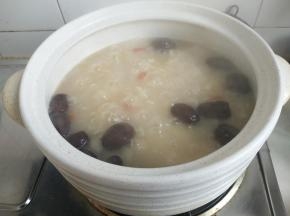 煮好的粥很粘稠很润口