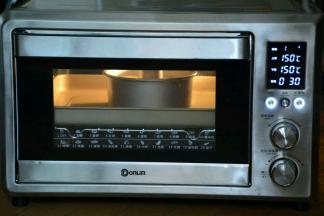 烤箱150度烘烤30分钟即可。