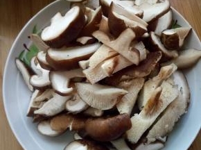 蘑菇切块