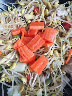 放入些胡萝卜片