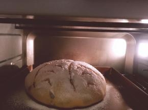 烤箱预热150度10分钟将面团放入烤箱130度上下火30分钟