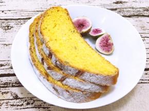 将面包切片，南瓜软欧包早餐就好了