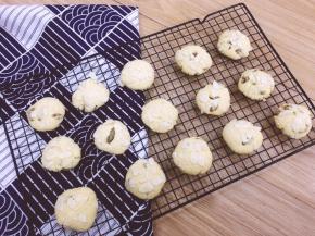 用架子将其晾凉后用盒子密封保存。一周内吃完