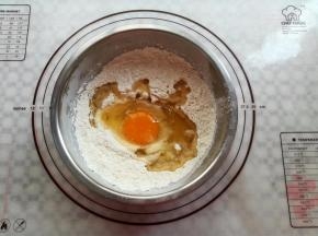 再加入烧热放凉的食用油