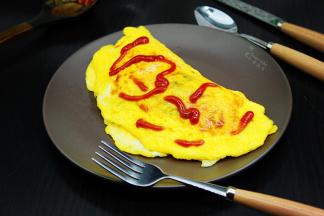 淋上番茄酱或酱汁即可。