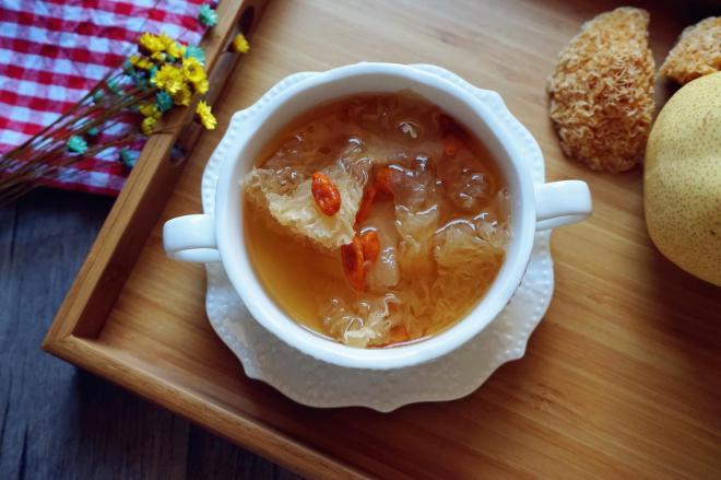 冰糖银耳炖雪梨