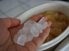 在结束前10分钟，加入冰糖