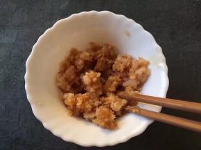 用筷子搅拌均匀腌制15分钟