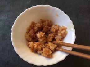 用筷子搅拌均匀腌制15分钟