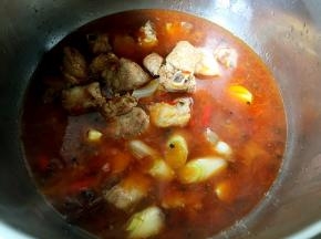 放入高压锅上汽后压20分钟。