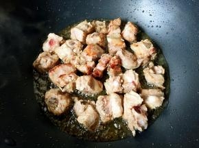 煸炒成如图所示即可。