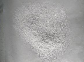 低筋面粉过筛备用