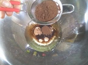 筛入可可粉