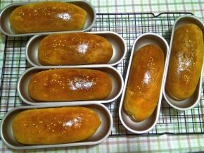 放入预热好的烤箱，中层，烘烤17分钟左右。怕上色太深可以中途加盖锡纸。