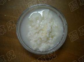 准备好自制酒酿。