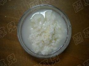 准备好自制酒酿。