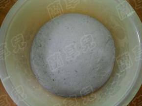 面团发至两倍大。