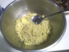 其余的晾凉至手温时用料理机打碎