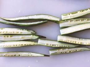 用刀纵切一刀，一分为二