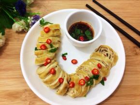 可以沾着酱料吃