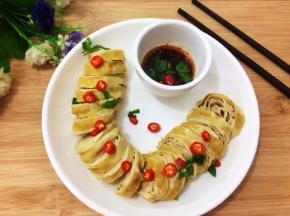 可以沾着酱料吃